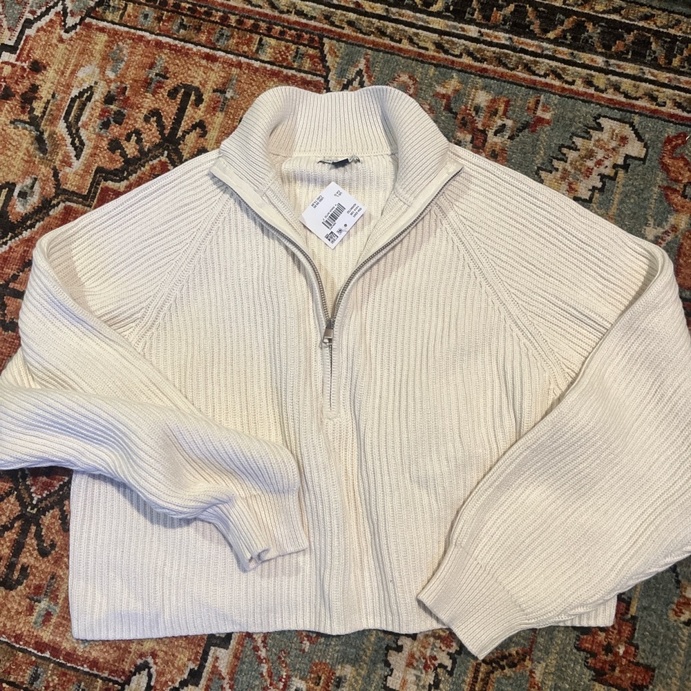 American Eagle Women's Cream Cropped Sweater